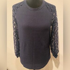 Women’s Long Sleeve Top (Size L)